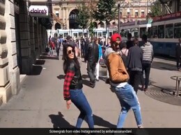 बीच सड़क पर अचानक नाचने लगी यह टीवी एक्ट्रेस, 9 लाख बार देखा गया Video बीच सड़क पर अचानक नाचने लगी यह टीवी एक्ट्रेस, 9 लाख बार देखा गया Video