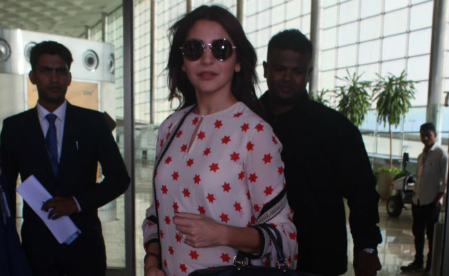 Anushka Sharma Spotted At Airport, Reportedly En Route To Husband Virat Kohli In Bengaluru