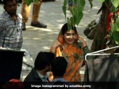 Viral: Anushka Sharma, Varun Dhawan's New Pics From <i>Sui Dhaaga</i> Sets In Delhi