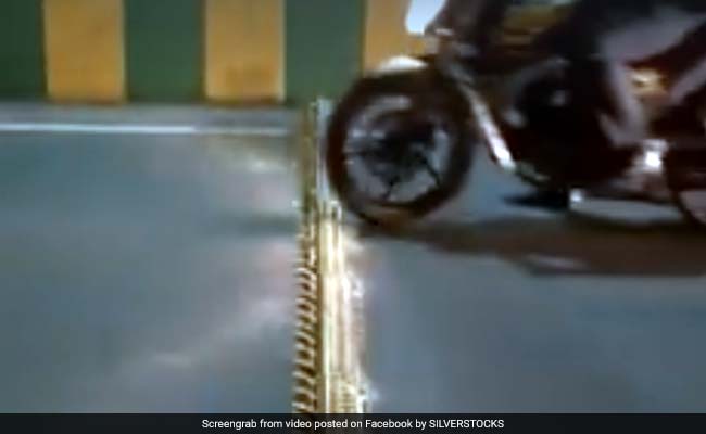 Pune में लगाया गया ऐसा स्पीड ब्रेकर, रॉन्ग साइड से आए तो हो जाएगा टायर पंक्चर