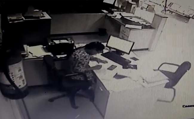 कर्मचारियों के हौसले के आगे उल्टे पैर भागने को मजबूर हुए बैंक लूटने आए हथियारबंद बदमाश