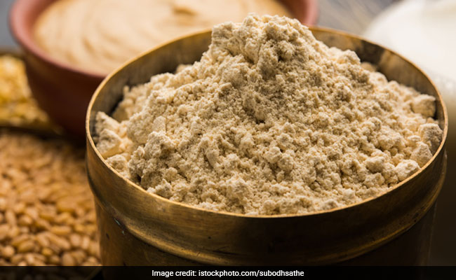 How To Use Besan (Gram Flour) To Get Glowing Skin