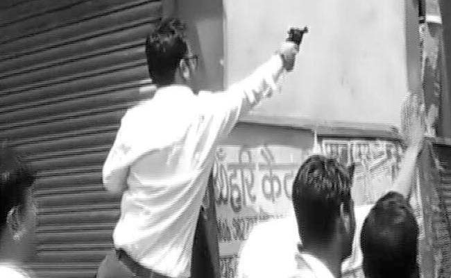 भारत बंद: ग्वालियर में रिवॉल्वर थामे इस शख्स की हुई पहचान, यूपी में BSP MLA गिरफ्तार, 10 बातें