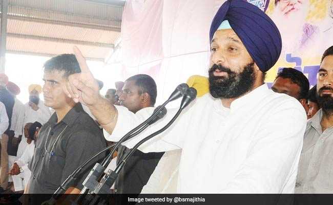 अकाली दल के नेता बिक्रम मजीठिया को अमृतसर स्थित घर पर छापेमारी के बाद किया अरेस्ट