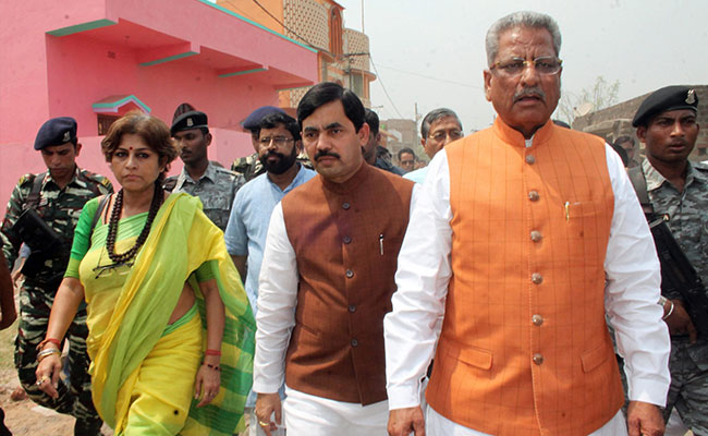 BJP Team Defies Police To Visit Violence-Hit Bengal Town, Blames State