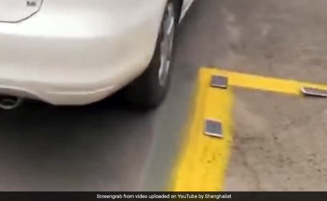 Driving School Makes Students Put Their Phones On The Line, Literally