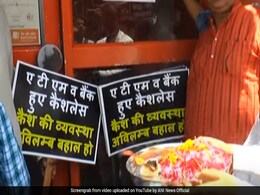 Amid Cash Crunch, Kanpur Traders Pray To 'ATM Deva' In Special <i>Aarti</i>. Watch Amid Cash Crunch, Kanpur Traders Pray To 'ATM Deva' In Special <i>Aarti</i>. Watch