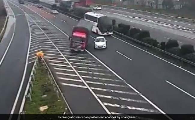 World's Worst Driver Stops Car In The Middle Of Busy Highway. Then This
