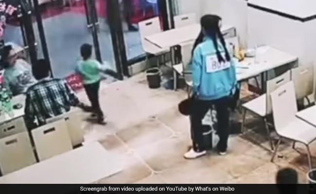 A Pregnant Woman Tripped A 4-Year-Old Boy On Purpose In China. The Internet Went Crazy