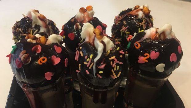 This Eatery In West Delhi Serves Lip-Smacking Chocolate Gol Gappas