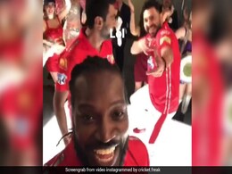 IPL से पहले क्रिस गेल की मस्ती का पहला VIDEO, युवराज ने किया भांगड़ा IPL से पहले क्रिस गेल की मस्ती का पहला VIDEO, युवराज ने किया भांगड़ा