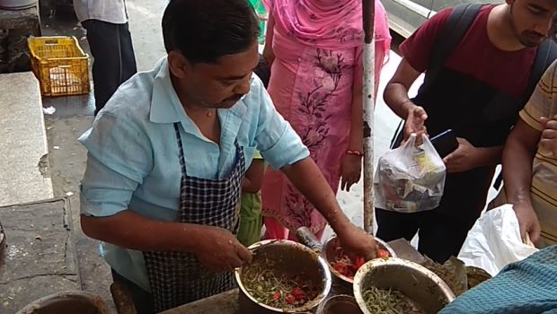 This Plate Of Chhola Kulcha Comes With 'Capsules' And 'Heere Moti', Nothing Illegal About It