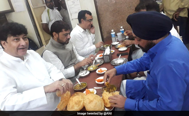 छोले-भटूरे, पकौड़े और बिरयानी