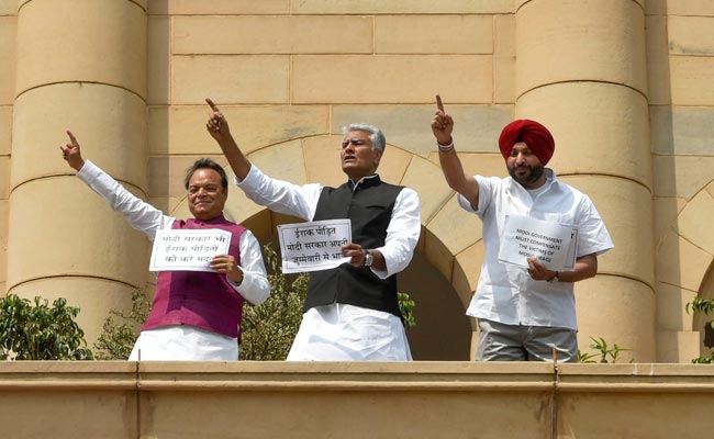 Congress Lawmakers Protest On Parliament Roof, Demand Compensation For Families Of Iraq Victims