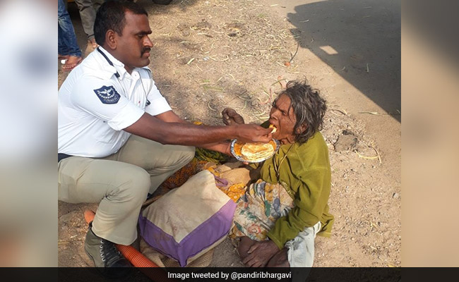 Hyderabad Cop Wins Twitter With Heartwarming Gesture For Homeless Woman