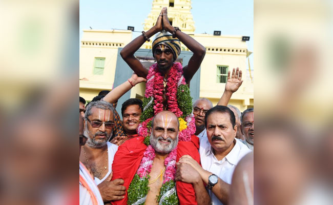 Video: Hyderabad Priest Carries Dalit Man Into Temple On His Shoulders