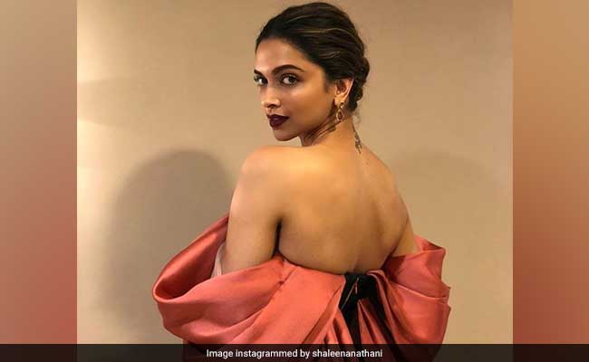 Kareena Kapoor To Deepika Padukone: 7 Celebs Who Ace Dark Lips