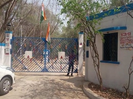 दिल्ली : फतेहपुर बेरी इलाके के एक फार्महाउस में कई राउंड चलीं गोलियां, जाने माने डॉक्टर घायल दिल्ली : फतेहपुर बेरी इलाके के एक फार्महाउस में कई राउंड चलीं गोलियां, जाने माने डॉक्टर घायल