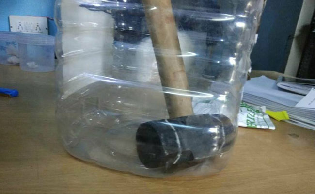 दिल्ली : शक और गृह क्लेश में शख्स ने पत्नी को हथौड़े से पीटकर मार डाला