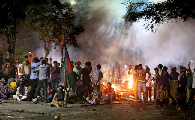 Clashes Turn Dhaka University Into Battleground; More Than 100 Injured