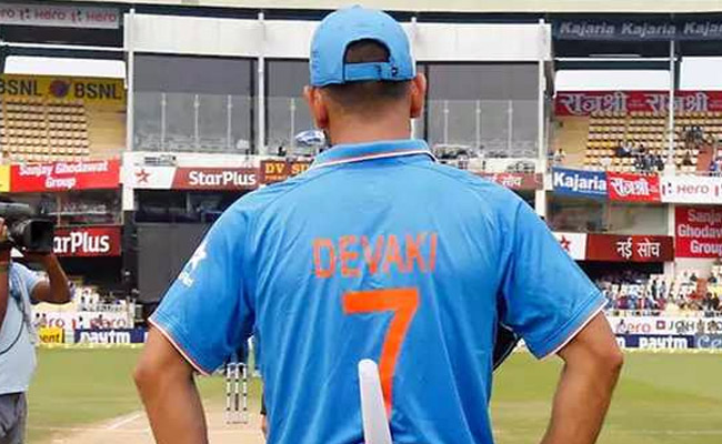 इस बार 7 नंबर महेंद्र सिंह धोनी को दे गया अभी तक का 'सबसे बड़ा सम्मान'!