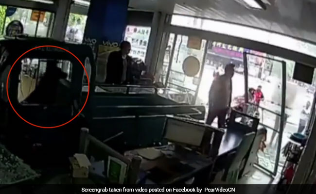 Three-Wheeler Crashes Into Store In China. A Dog Was Behind The Wheel
