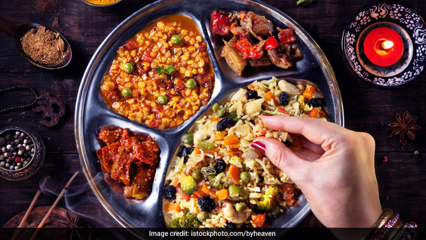 Here's Why Eating Food With Hands Is A Healthy Habit