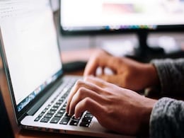 महामारी के दौरान काम को लेकर अधिक दबाव से जूझ रहे हैं भारत में कर्मचारी: रिपोर्ट महामारी के दौरान काम को लेकर अधिक दबाव से जूझ रहे हैं भारत में कर्मचारी: रिपोर्ट