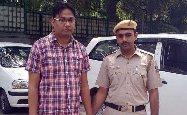 सोशल साइटों पर लड़की बनकर ठगी, फोन में मिले 10 हजार लड़कियों के फोटो