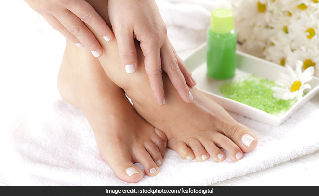 3 Easy Home Remedies To Get Rid Of Cracked Heels