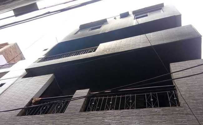 दिल्ली में अवैध जूता फैक्ट्री में लगी आग, चार मजदूरों की मौत