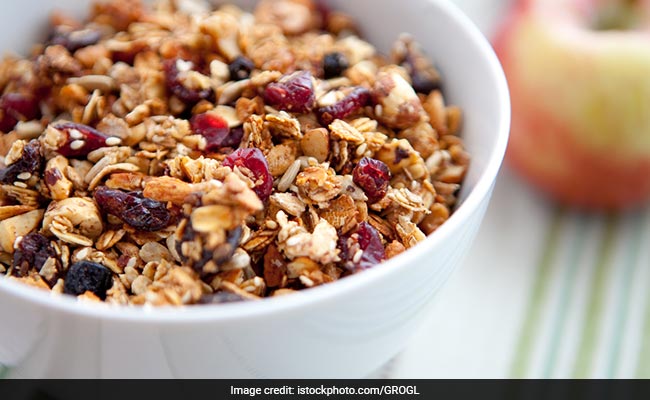 Healthy Breakfast: Prepare This Sugar-Free Granola At Home To Give A Nourishing Start To Your Day