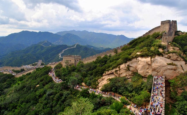 Study Finds A 'Living Skin' Is Protecting The Great Wall Of China