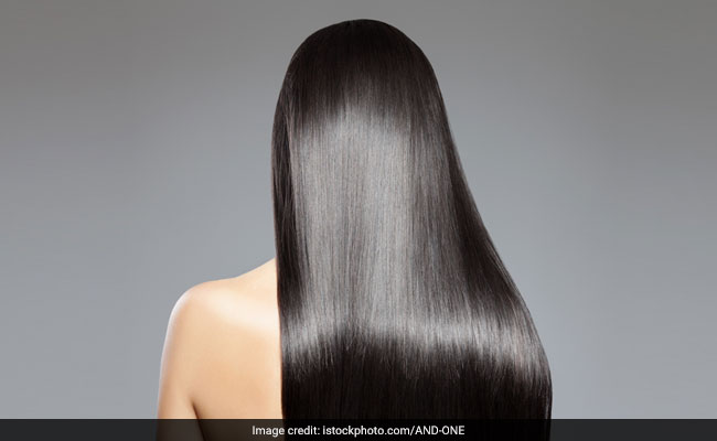 3 DIY Hair Rinses To Get Shiny Hair At Home