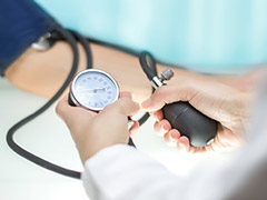 High Blood Pressure: अपने बढ़े हुए ब्लड प्रेशर से हैं परेशान, तो इन 5 आदतों को आज से ही छोड़ने का कर लें संकल्प