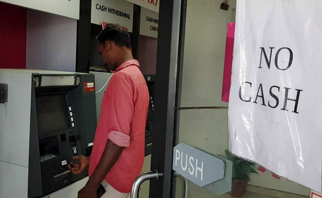 आंध्र प्रदेश और कर्नाटक में जारी है कैश की किल्‍लत, यूपी के ग्रामीण इलाकों में सुधरे हालात