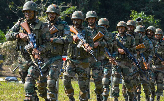 जम्मू-कश्मीर : घुसपैठ की कोशिश कर रहे 5 आतंकवादियों को सुरक्षाबलों ने मार गिराया 