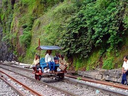 रेलवे को लेकर सरकार के दावे ज़मीन पर कितने खरे? रेलवे को लेकर सरकार के दावे ज़मीन पर कितने खरे?