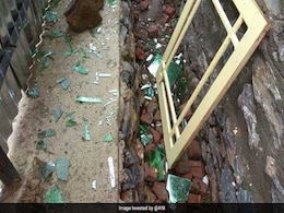 जम्मू-कश्मीर: आतंकियों ने घर में घुसकर की ताबड़तोड़ फायरिंग, दामाद को किया अगवा जम्मू-कश्मीर: आतंकियों ने घर में घुसकर की ताबड़तोड़ फायरिंग, दामाद को किया अगवा