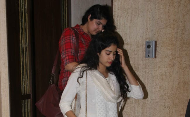 Janhvi Kapoor Bonds With Half-Sister Anshula Kapoor. See Pics