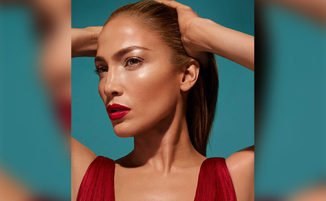 Jennifer Lopez Will Launch A Makeup Collaboration With Inglot Cosmetics