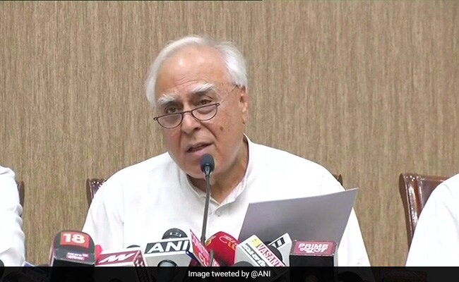 सर्वदलीय बैठक बुलाई जाए लेकिन PM के भाग लेने पर ही राजनीतिक दल शामिल हों: सिब्बल