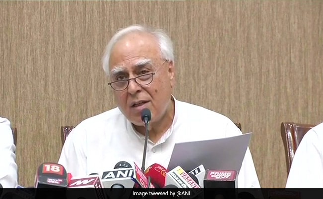 सर्वदलीय बैठक बुलाई जाए लेकिन PM के भाग लेने पर ही राजनीतिक दल शामिल हों: सिब्बल