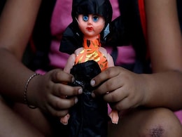 Kathua Verdict: कठुआ में आठ साल की बच्ची से रेप और हत्या मामले में सजा का ऐलान, तीन दोषियों को उम्रकैद Kathua Verdict: कठुआ में आठ साल की बच्ची से रेप और हत्या मामले में सजा का ऐलान, तीन दोषियों को उम्रकैद