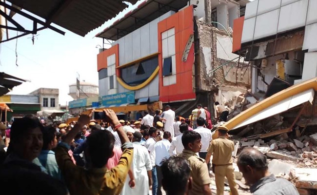 राजस्थान : कोटा में होटल की बिल्डिंग अचानक हुई धराशाई, 5 से 7 लोगों की दबे होने की आशंका