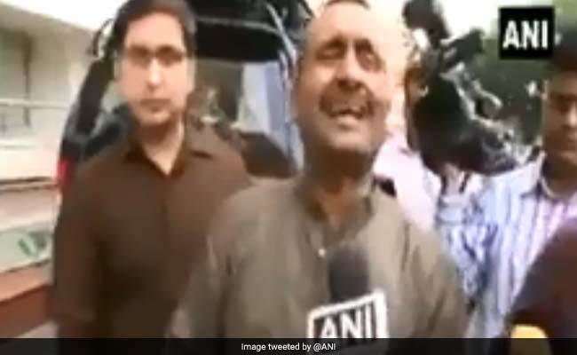 रेप के आरोपी विधायक लिए गए हिरासत में, भारत में बनेंगे F/A18 लड़ाकू विमान, 5 बड़ी खबरें