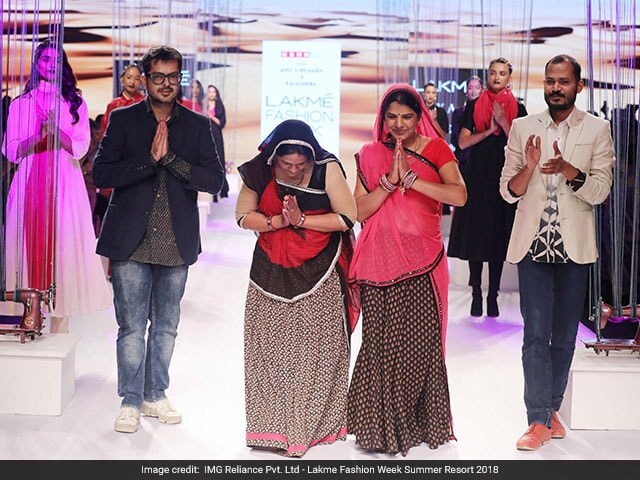 Silai School Women From Jaipur And Ahmedabad Prepare For The Lakme Fashion Fashion Week Silai School Women From Jaipur And Ahmedabad Prepare For The Lakme Fashion Fashion Week