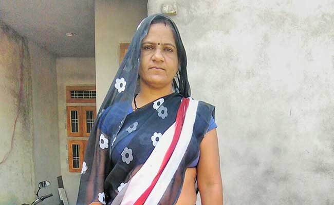 Santosh From Rajasthan Is On A Mission To Financially Empower The Women In Her Village Santosh From Rajasthan Is On A Mission To Financially Empower The Women In Her Village