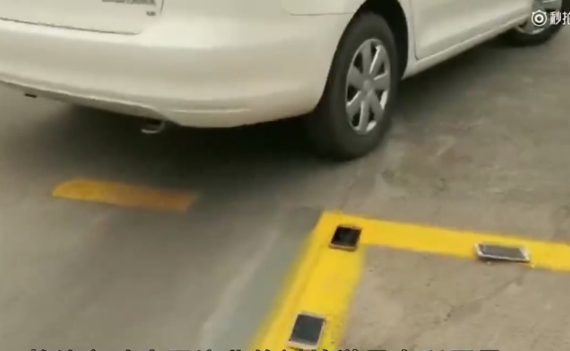 Driving School Teaches To Reverse By Putting Students' Phones On The Line