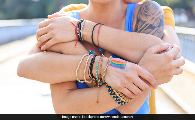 यूपी में लेस्बियन कपल ने रचाई शादी, दूल्‍हा बनकर आई थी एक लड़की